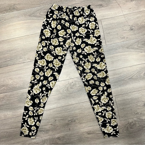 2 Pairs Always Soft Butter Leggings Black Floral Geometric Print Size Medium - Picture 7 of 14
